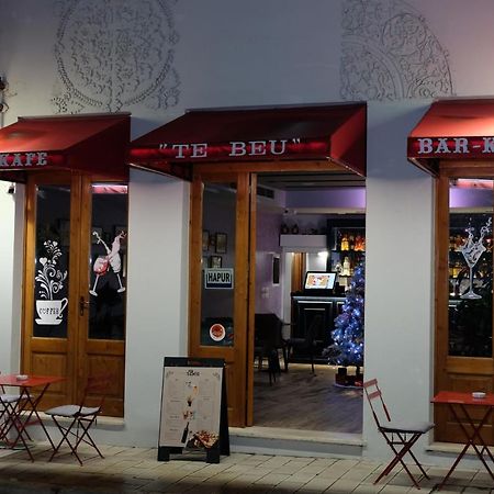 Tebeu Coffe And Bar Bed & Breakfast Vlorë Exterior foto