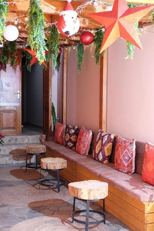 Tebeu Coffe And Bar Bed & Breakfast Vlorë Exterior foto